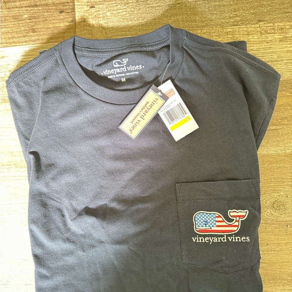 Dark navy Vinyard Vine Tee. Size medium, brand new! - Picture 3 of 6